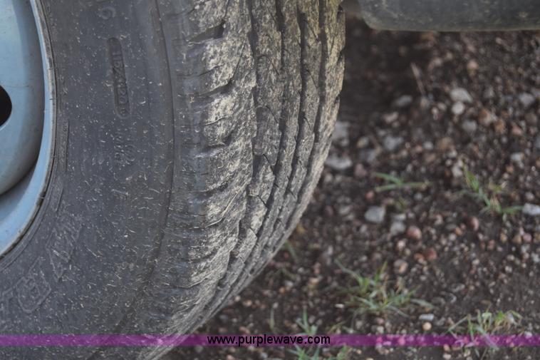 image for item E6432 2003 Ford Econoline E450 bus