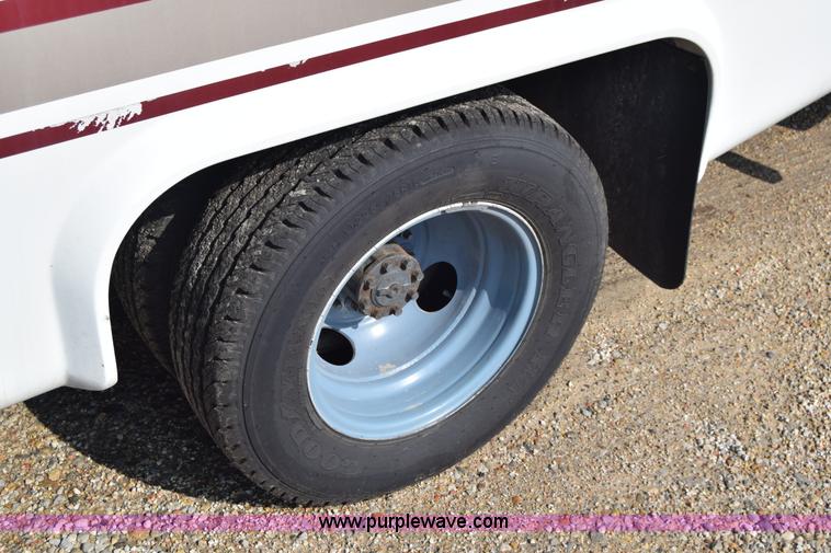 image for item E6432 2003 Ford Econoline E450 bus