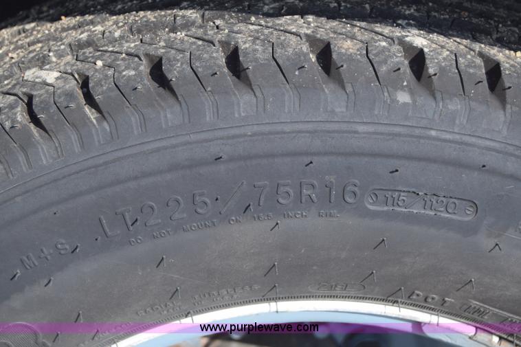 image for item E6432 2003 Ford Econoline E450 bus