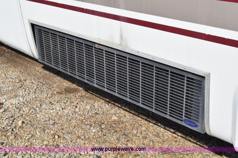 image for item E6432 2003 Ford Econoline E450 bus