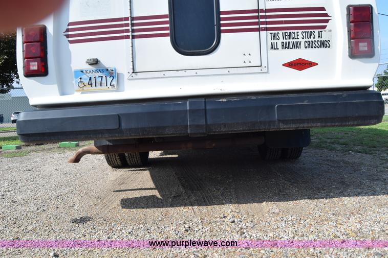 image for item E6432 2003 Ford Econoline E450 bus