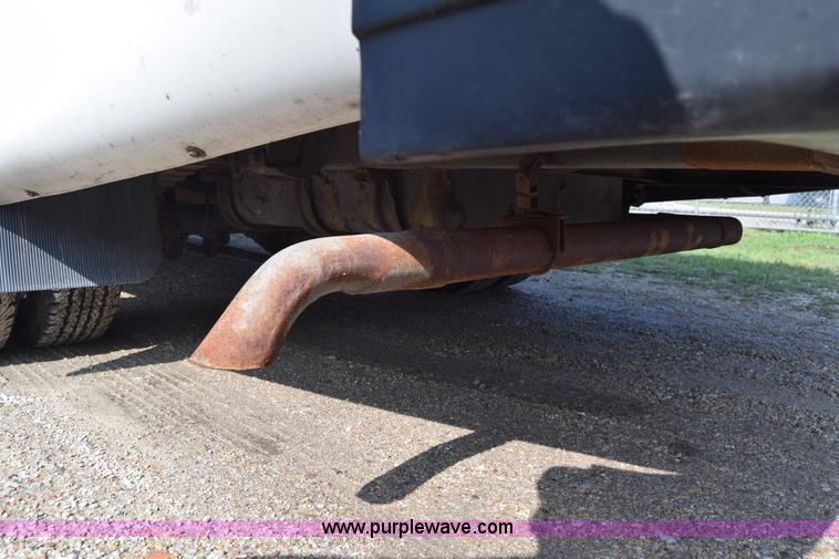 image for item E6432 2003 Ford Econoline E450 bus