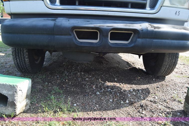 image for item E6432 2003 Ford Econoline E450 bus