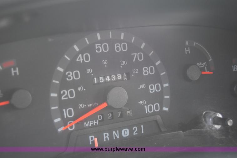 image for item E6433 2002 Ford Econoline E450 bus