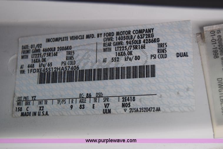 image for item E6433 2002 Ford Econoline E450 bus