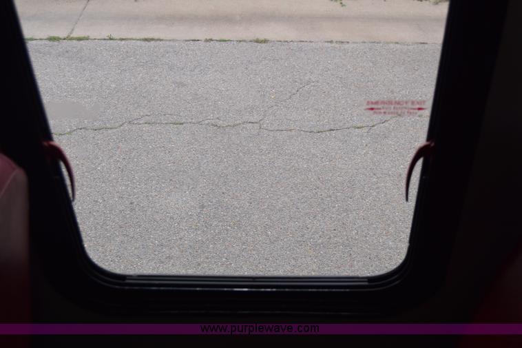 image for item E6433 2002 Ford Econoline E450 bus