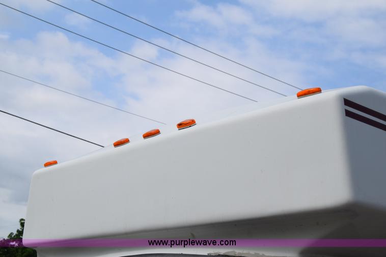 image for item E6433 2002 Ford Econoline E450 bus