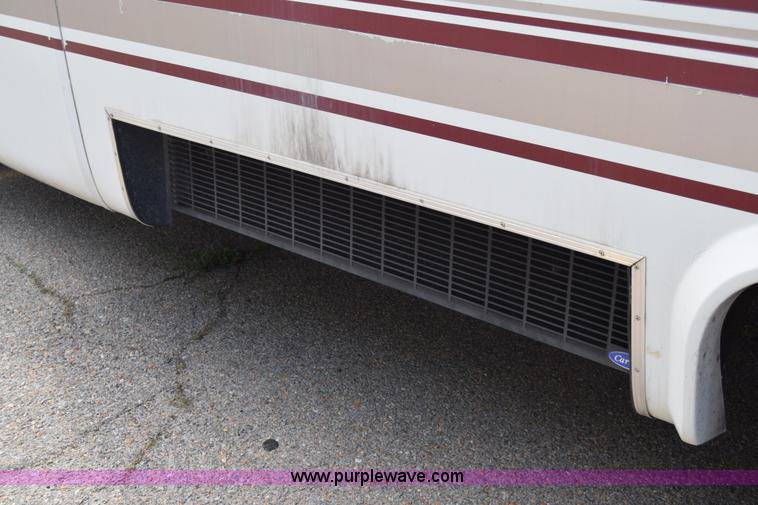image for item E6433 2002 Ford Econoline E450 bus