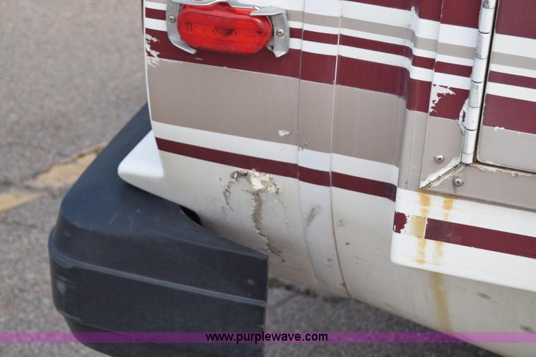 image for item E6433 2002 Ford Econoline E450 bus