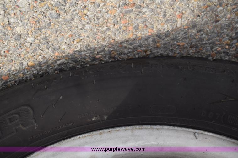 image for item E6433 2002 Ford Econoline E450 bus