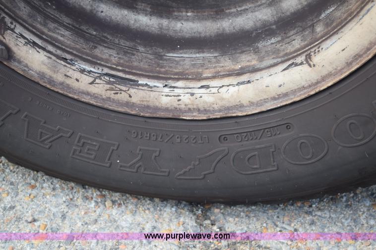 image for item E6433 2002 Ford Econoline E450 bus