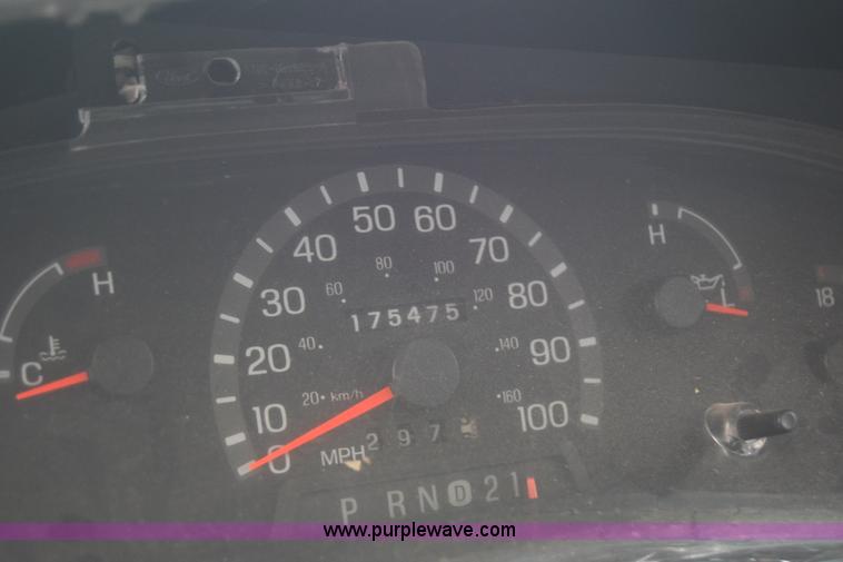 image for item E6438 2003 Ford Econoline E450 bus