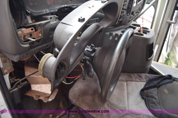 image for item E6438 2003 Ford Econoline E450 bus