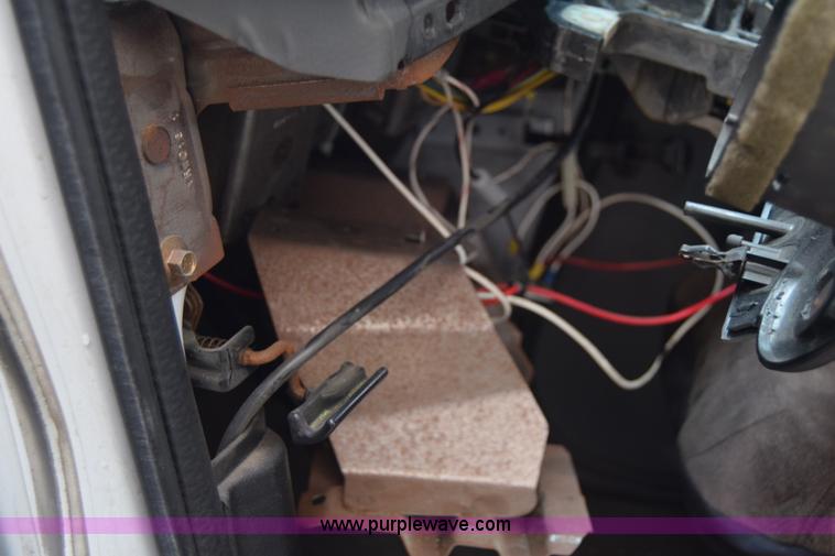 image for item E6438 2003 Ford Econoline E450 bus