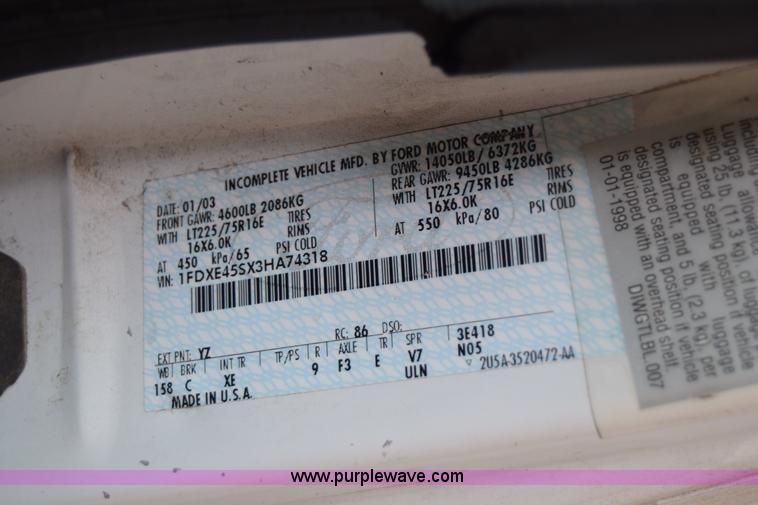 image for item E6438 2003 Ford Econoline E450 bus