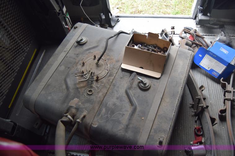 image for item E6438 2003 Ford Econoline E450 bus