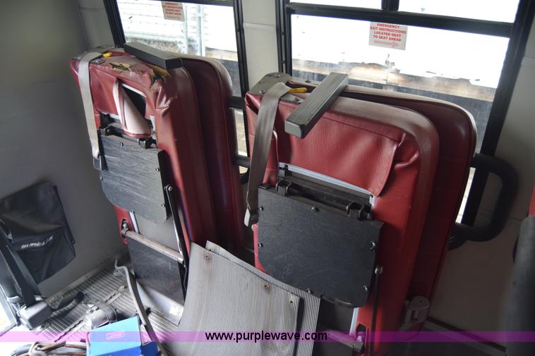 image for item E6438 2003 Ford Econoline E450 bus