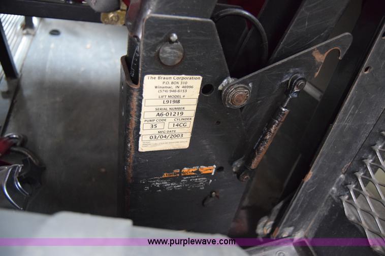 image for item E6438 2003 Ford Econoline E450 bus