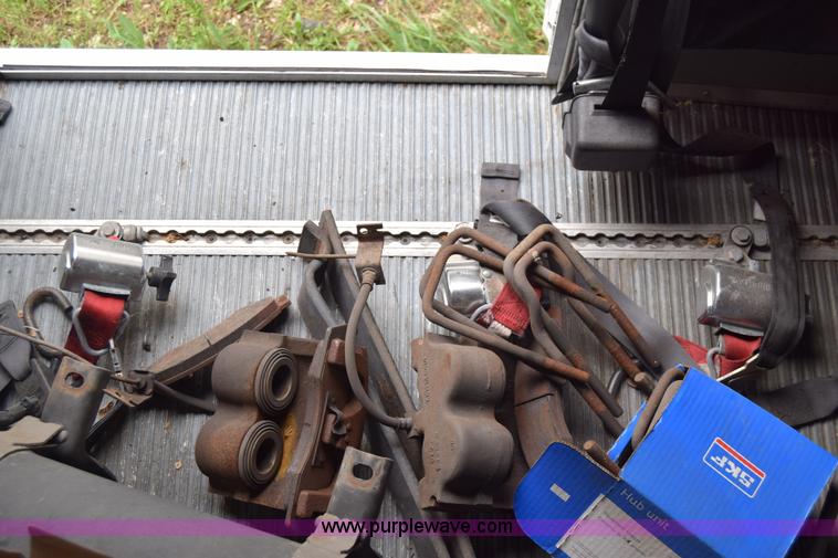 image for item E6438 2003 Ford Econoline E450 bus