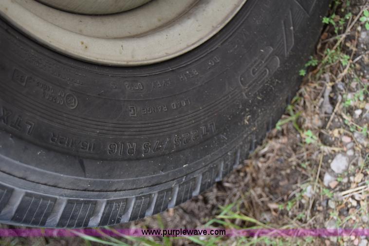 image for item E6438 2003 Ford Econoline E450 bus