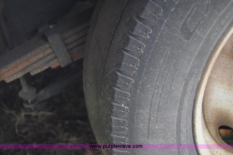 image for item E6438 2003 Ford Econoline E450 bus