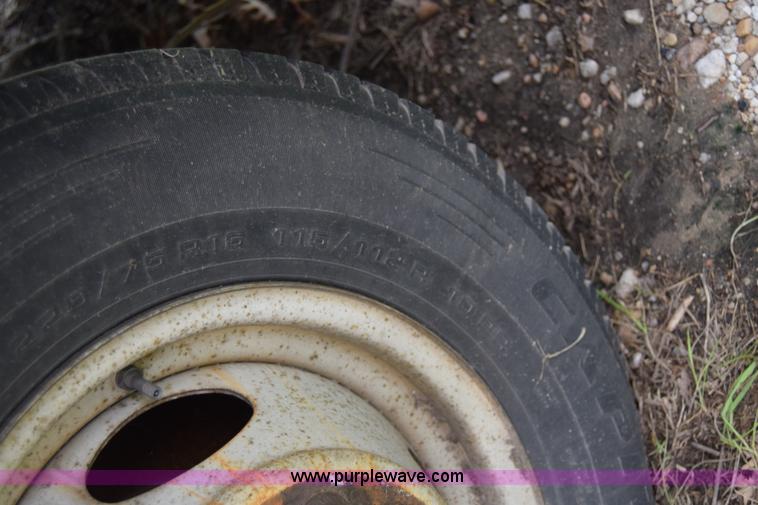 image for item E6438 2003 Ford Econoline E450 bus