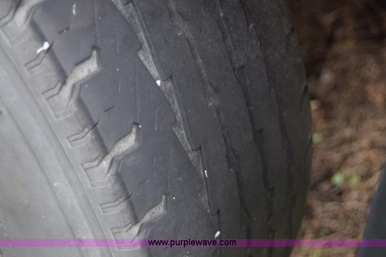 image for item E6438 2003 Ford Econoline E450 bus