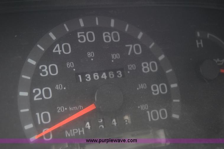 image for item E6439 2002 Ford Econoline E450 bus