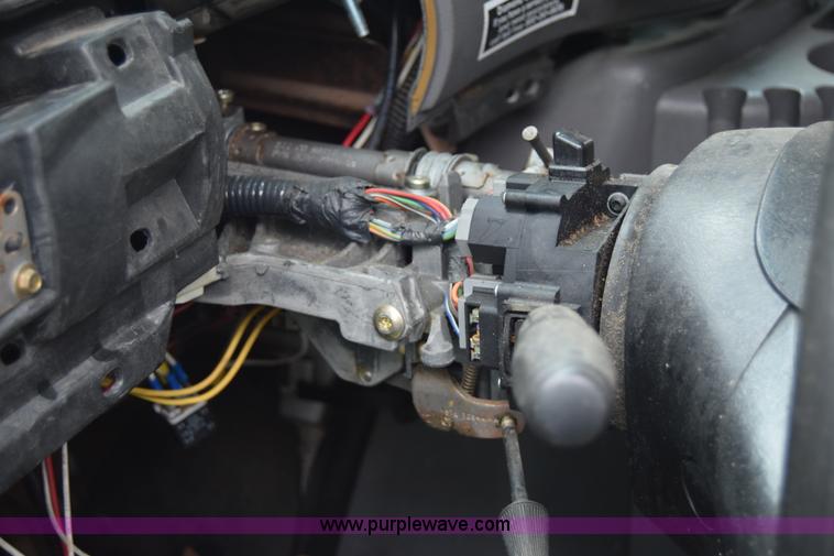 image for item E6439 2002 Ford Econoline E450 bus