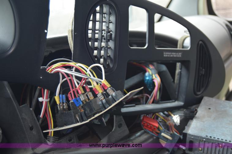 image for item E6439 2002 Ford Econoline E450 bus