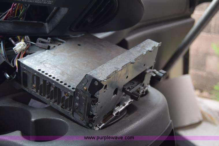 image for item E6439 2002 Ford Econoline E450 bus