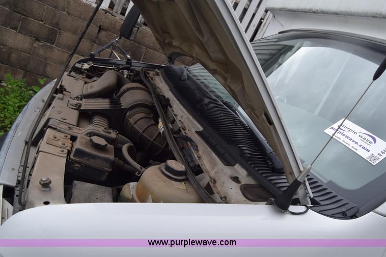 image for item E6439 2002 Ford Econoline E450 bus