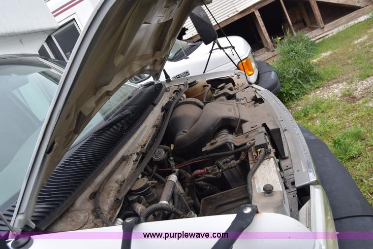 image for item E6439 2002 Ford Econoline E450 bus