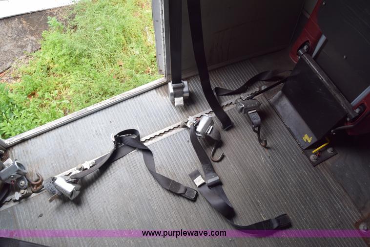 image for item E6439 2002 Ford Econoline E450 bus