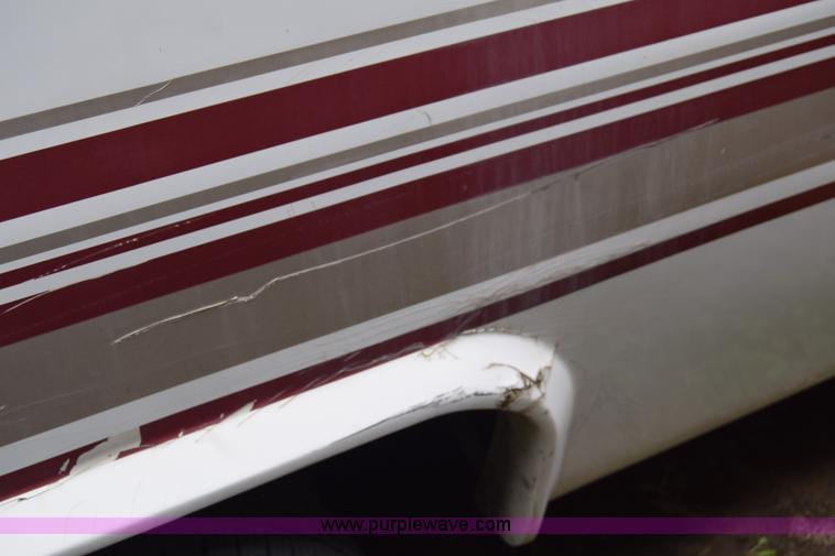 image for item E6439 2002 Ford Econoline E450 bus