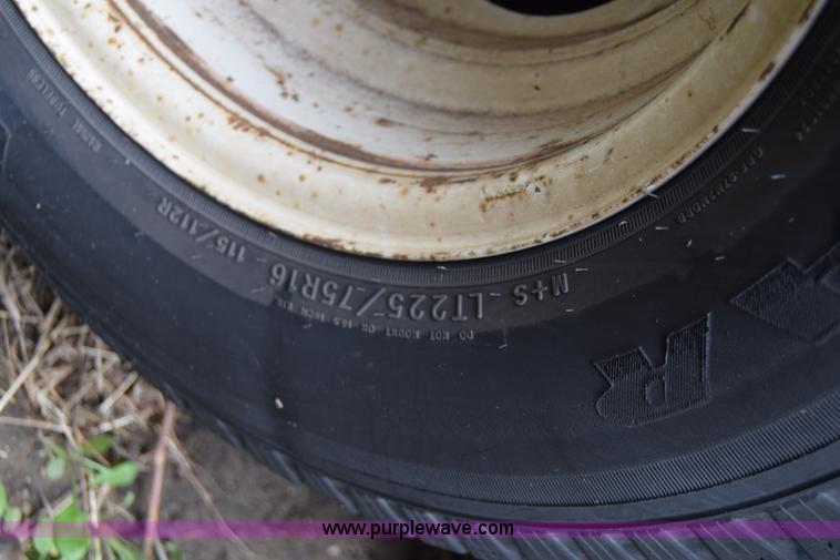 image for item E6439 2002 Ford Econoline E450 bus