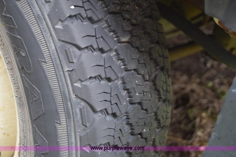 image for item E6439 2002 Ford Econoline E450 bus