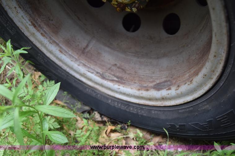 image for item E6439 2002 Ford Econoline E450 bus