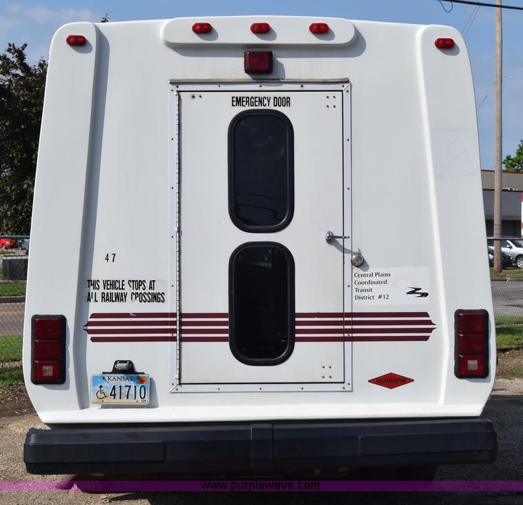 image for item E6440 2003 Ford Econoline E450 bus