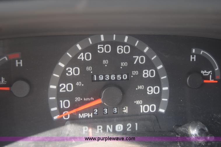 image for item E6440 2003 Ford Econoline E450 bus