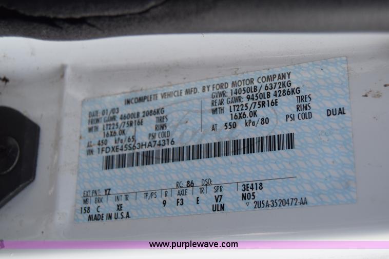 image for item E6440 2003 Ford Econoline E450 bus