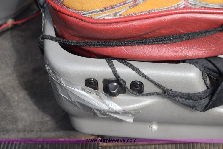 image for item E6440 2003 Ford Econoline E450 bus