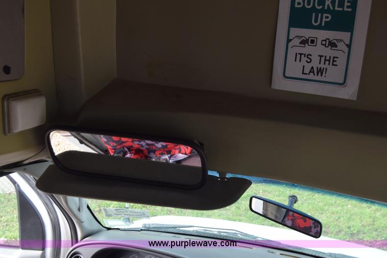 image for item E6440 2003 Ford Econoline E450 bus