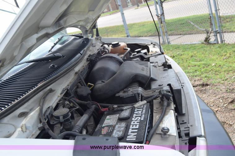 image for item E6440 2003 Ford Econoline E450 bus