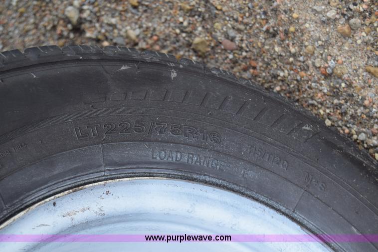 image for item E6440 2003 Ford Econoline E450 bus