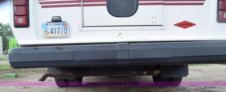 image for item E6440 2003 Ford Econoline E450 bus