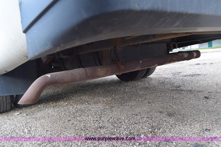 image for item E6440 2003 Ford Econoline E450 bus