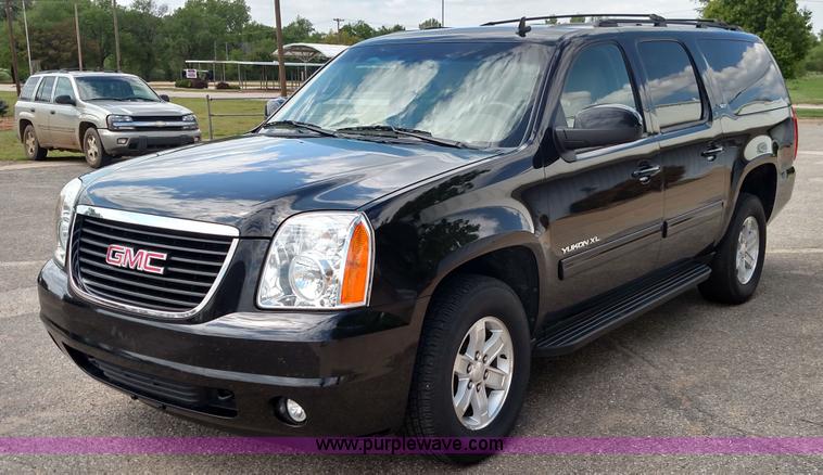 image for item F7741 2011 GMC Yukon XL SUV