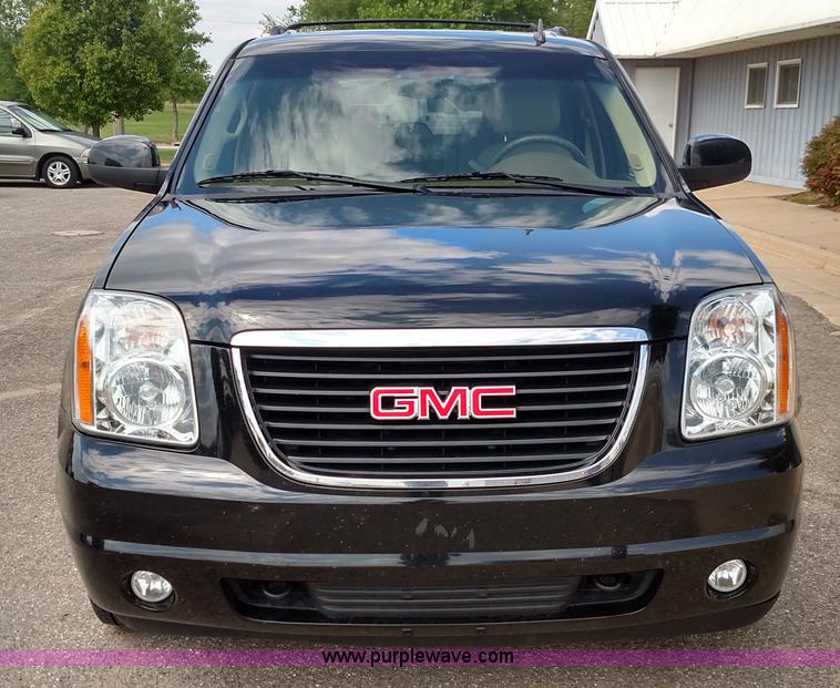 image for item F7741 2011 GMC Yukon XL SUV