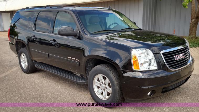 image for item F7741 2011 GMC Yukon XL SUV